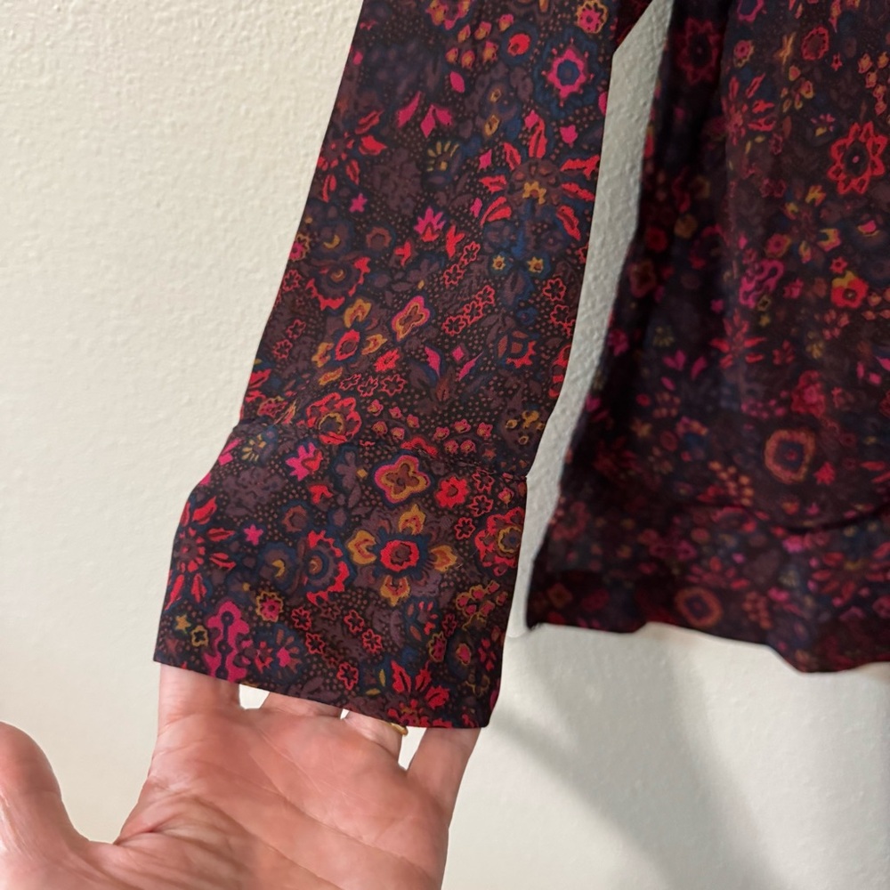 T Tahari Surplice Long Sleeve Blouse Dark Retro Floral Office NWT-Small - Picture 5 of 11